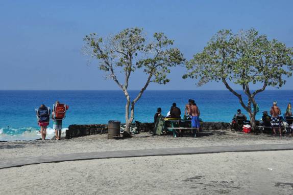 Manhã de muito sol e céu azul em Kua Bay, ao norte de Kona, na Big Island, no Havaí